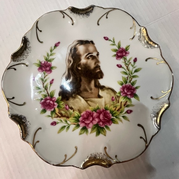 Decorative Plate with Floral Design - Picture 2 of 3